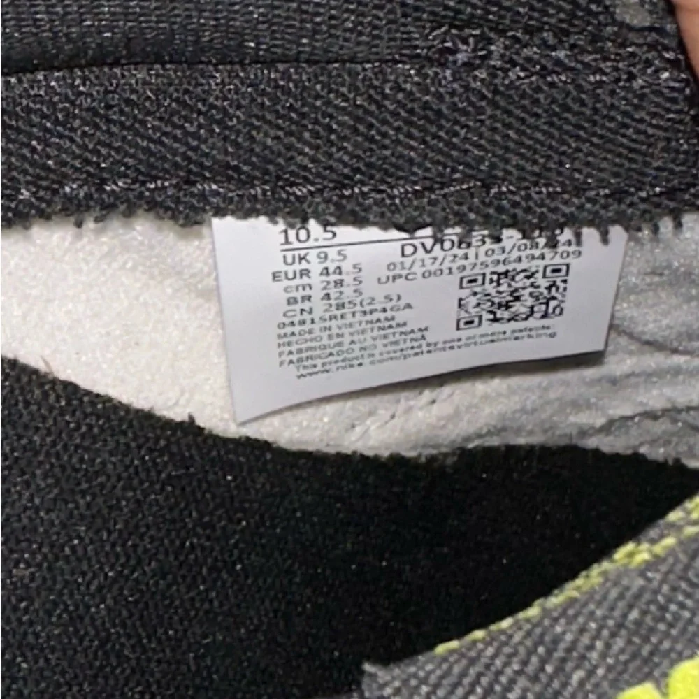 Nike Dunk Low Retro Black / White / Lime - M10.5